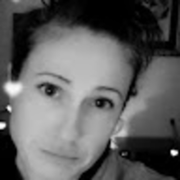 Meet your Posher, Tanis - Picture 1 of 1